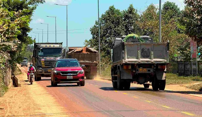 El movimiento cerca de los camiones siempre requiere una alta vigilancia y el cumplimiento de las normas de seguridad. Imagen de la pagina web de la Universidad de Hong Kong