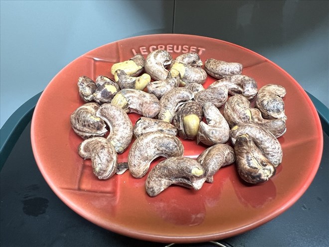 Eating cashews will bring many health benefits. Photo: Kieu Vu
