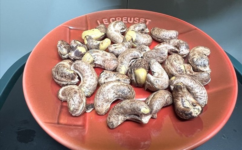 Eating cashews will bring many health benefits. Photo: Kieu Vu