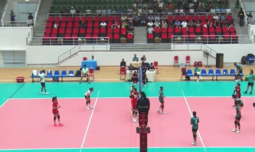 Ngày thi đấu 15.4 của giải bóng chuyền hạng A. Ảnh cắt từ video