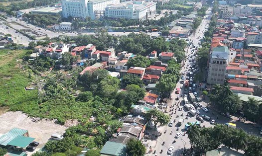 Hiện còn gần 110 hộ dân chưa được di dời, bàn giao mặt bằng để xây dựng nút giao đường Phạm Tu - Phan Trọng Tuệ - Phúc La. Ảnh: Hữu Chánh