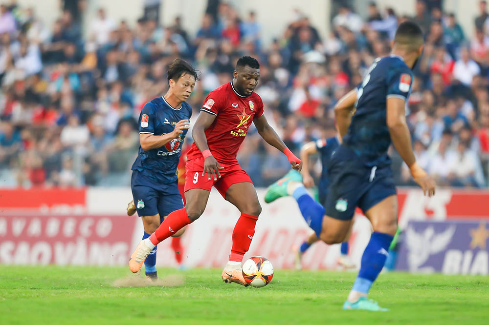 Hoang Anh Gia Lai met Hong Linh Ha Tinh in the 19th round of V.League. Photo: Xuan Thuy