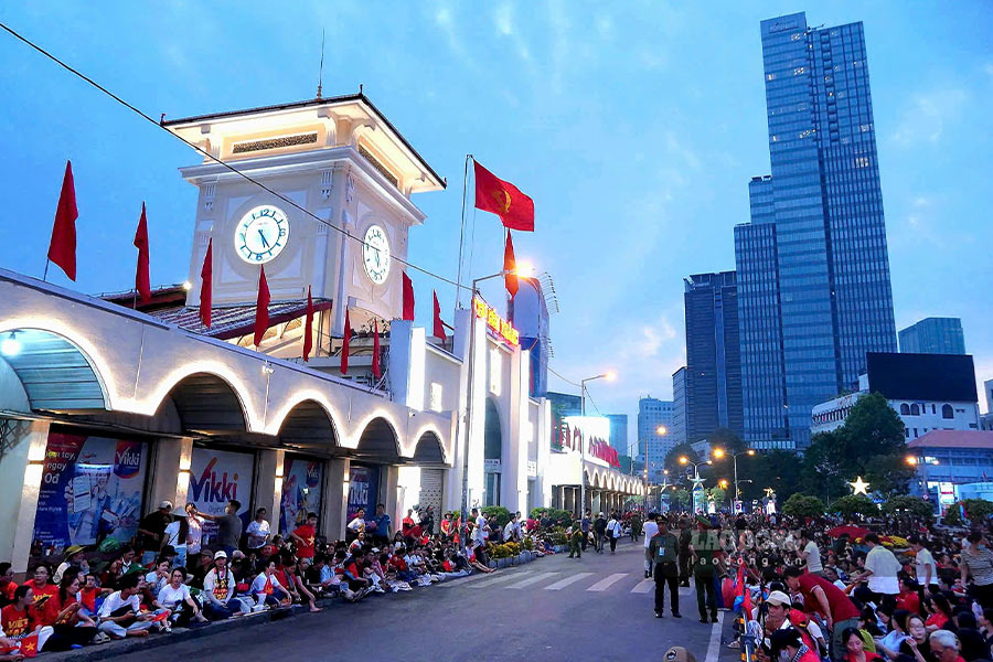 5h30, luc luong chuc nang da on dinh cho ngoi cho nguoi dan. Anh: Ta Quang.