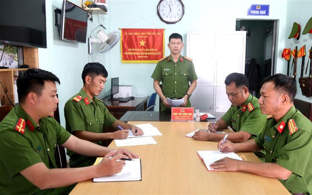 Theo thông tư liên tịch, Trưởng Công an xã có trách nhiệm lập hồ sơ đưa người dưới 18 tuổi vi phạm pháp luật vào trường giáo dưỡng. Ảnh minh họa: VGP