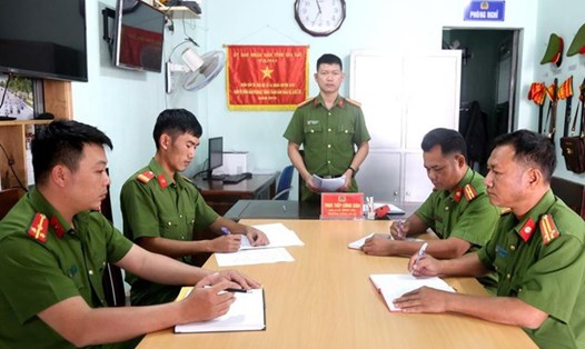 Theo thông tư liên tịch, Trưởng Công an xã có trách nhiệm lập hồ sơ đưa người dưới 18 tuổi vi phạm pháp luật vào trường giáo dưỡng. Ảnh minh họa: VGP