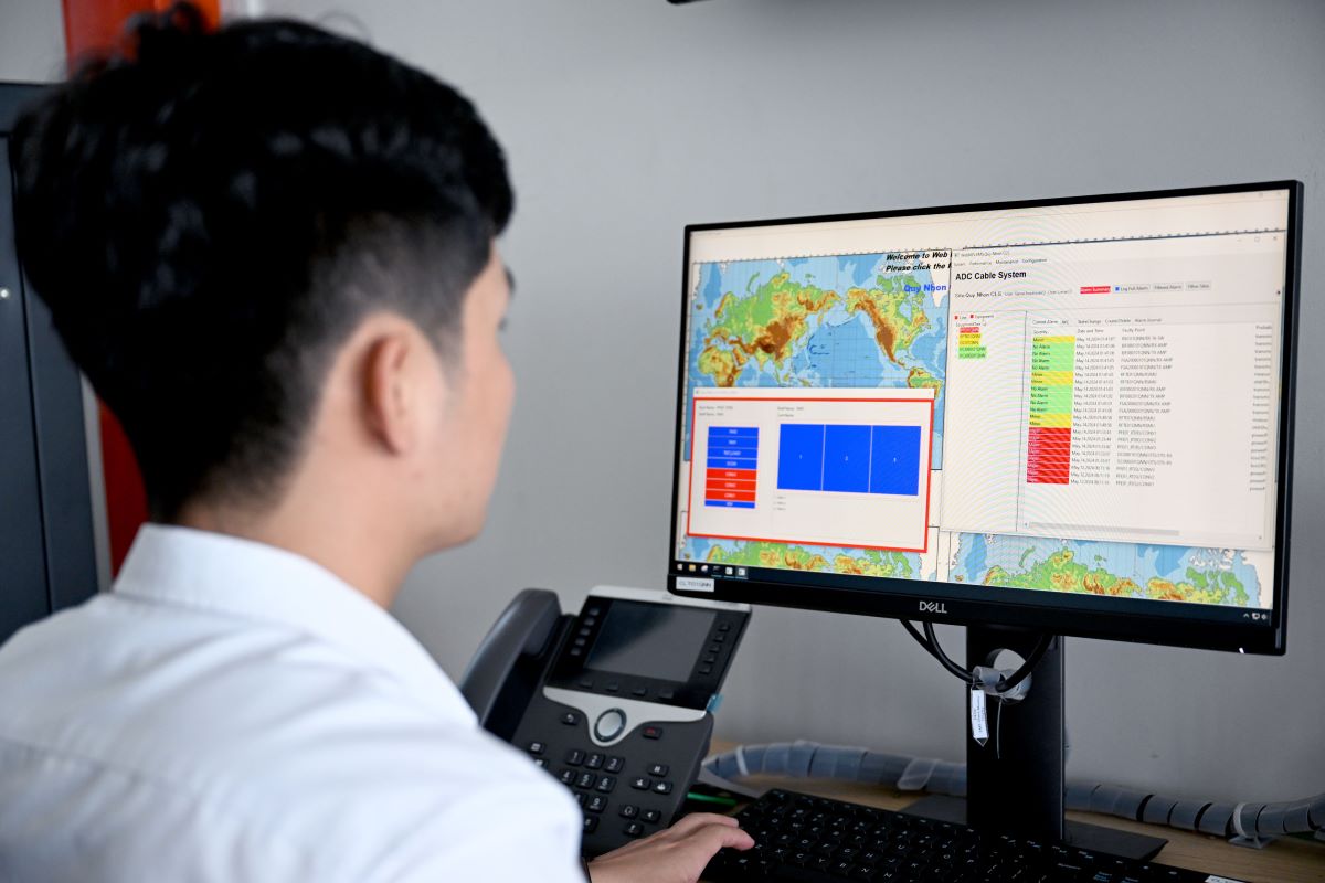The ADC fiber optic cable is put into operation by Viettel as the largest fiber optic cable in Vietnam today. Photo: Tho Nguyen