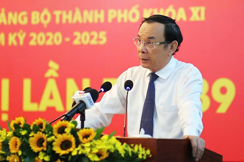 Ho Chi Minh City Party Committee Secretary Nguyen Van should. Photo: Ha Khanh
