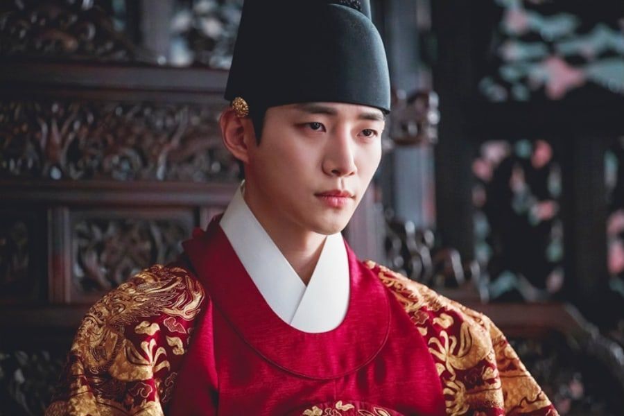 Lee Jun Ho trong “Co tay ao mau do“. Anh: Nha san xuat