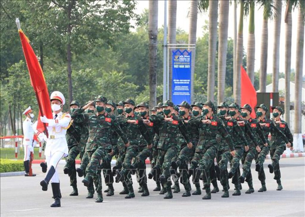 Cách tính lương hưu hàng tháng với trung tá nghỉ hưu trước tuổi được hướng dẫn theo Thông tư 19/2025/TT-BQP. Ảnh minh họa: TTXVN.