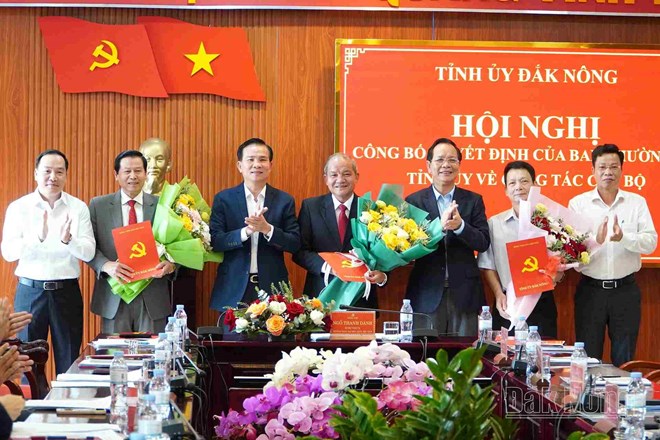 La provincia de Dak Nong acaba de agregar casi 37 mil millones de dong para pagar a 26 personas retiradas antes de la edad. Foto: Hoang Hoai