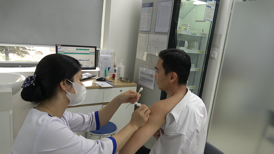 Los adultos toman la iniciativa en la vacuna contra el sarampion despues de la muerte de la muerte