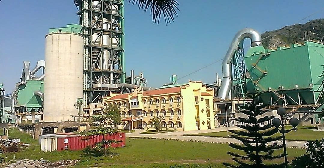 La fase I de la fabrica de cemento se ha puesto en funcionamiento desde 2014, pero hasta ahora el inversor no ha sido reembolsado de acuerdo con el compromiso del Comite Popular de la Provincia Ninh Binh. Foto: Nguyen Truong
