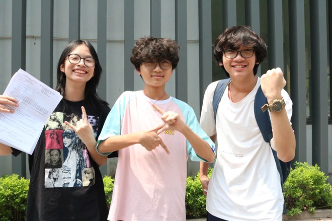 Los estudiantes toman el examen de ingreso de decimo grado en Hanoi. Foto: Tra mi