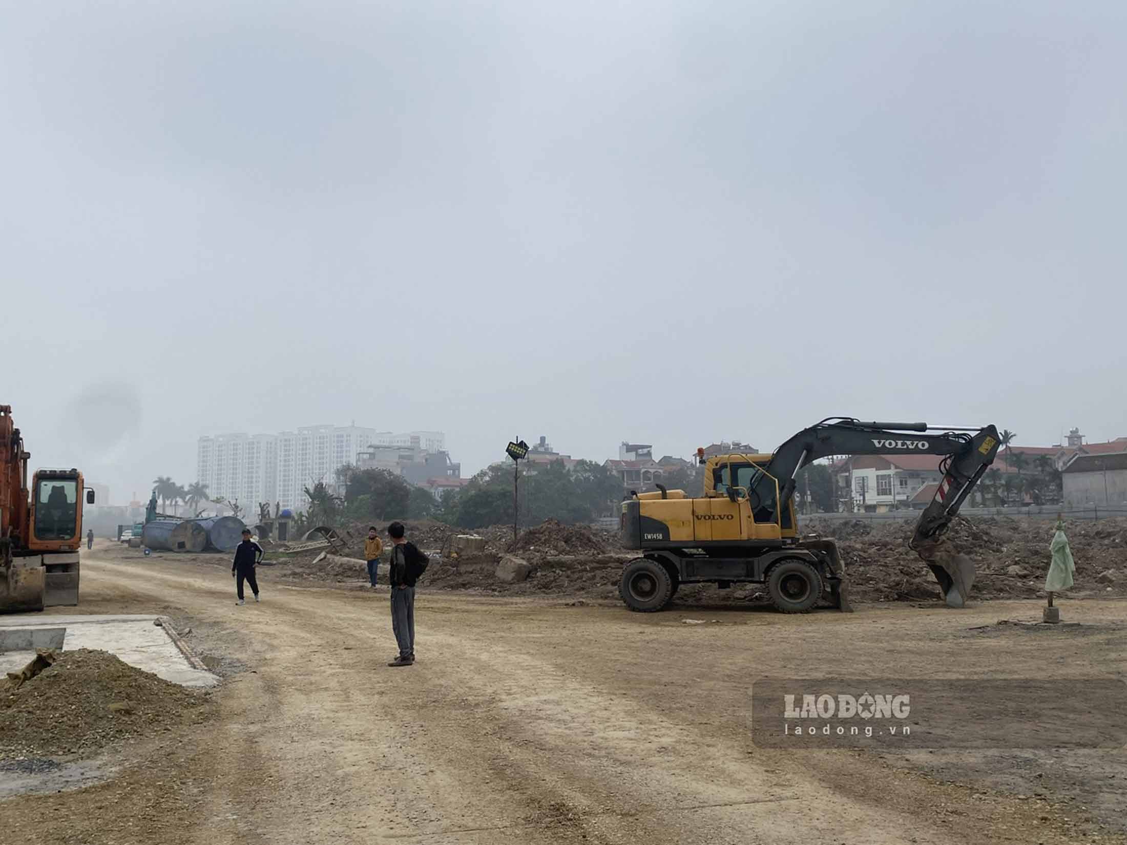 En caso de invertir directamente en la construccion de viviendas, el tiempo para establecer la propiedad de la vivienda es el momento de completar la construccion de casas de acuerdo con la ley en la construccion. Foto: NHU HA
