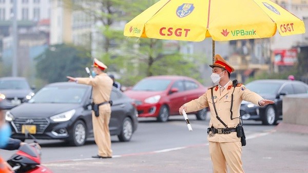 La Policia de Trafico acaba de presentar seis situaciones de congestion de trafico para las proximas fiestas en la ciudad de HCMC. Ilustracion de V. Hiip