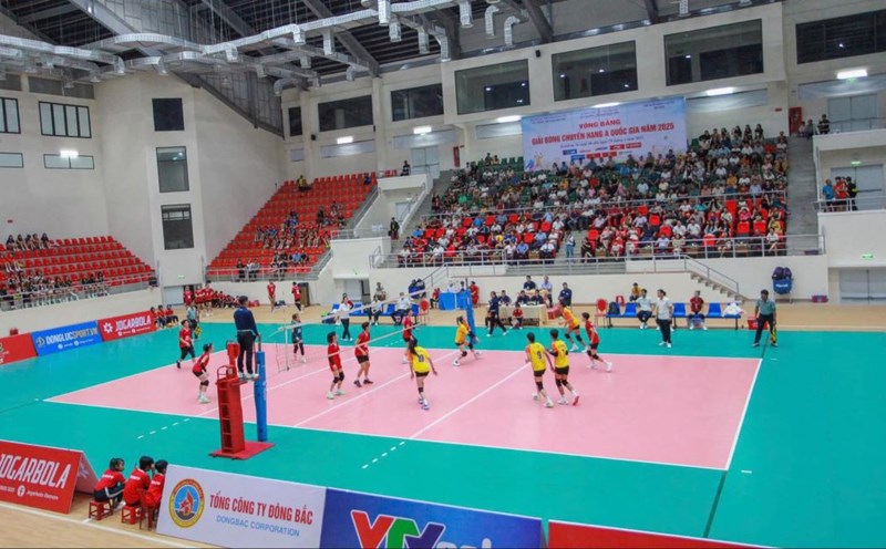 The national A-class volleyball tournament enters the 12th day of competition. Photo: Hoang Thanh