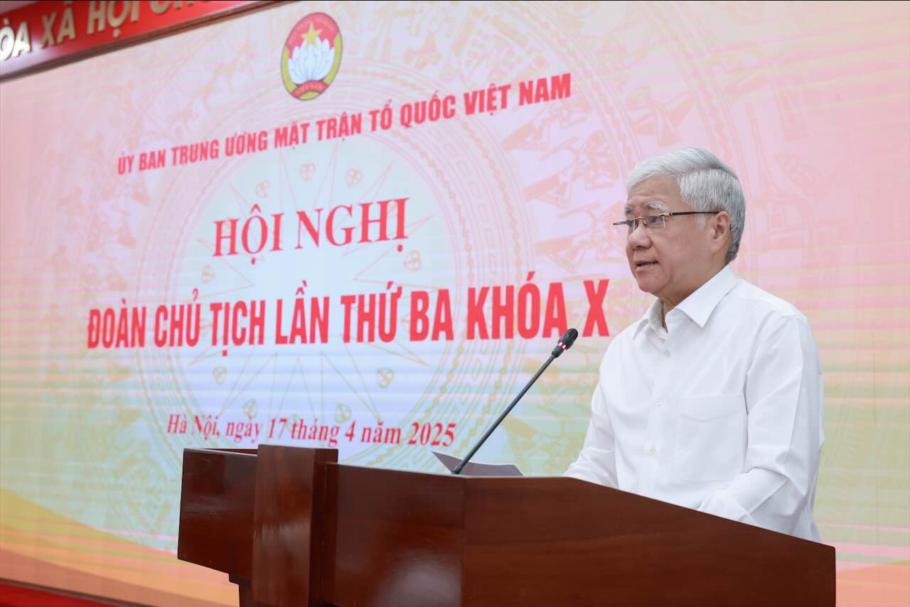 Mr. Do Van Chien - Politburo member, Secretary of the Party Central Committee, Secretary of the Party Committee of the Vietnam Fatherland Front, Central organizations, Chairman of the Central Committee of the Vietnam Fatherland Front delivered the opening speech at the conference. Photo: Hai Nguyen