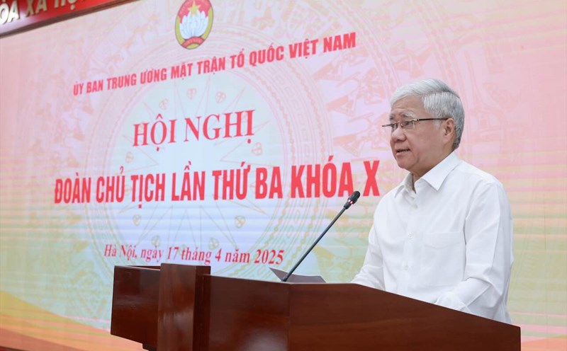 Mr. Do Van Chien - Politburo member, Secretary of the Party Central Committee, Secretary of the Party Committee of the Vietnam Fatherland Front, Central organizations, Chairman of the Central Committee of the Vietnam Fatherland Front delivered the opening speech at the conference. Photo: Hai Nguyen