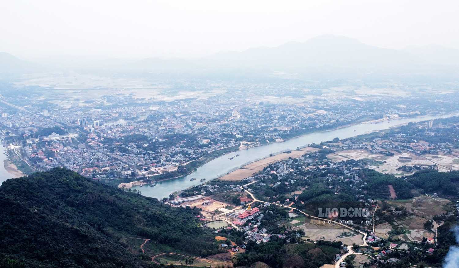 Despues de la ordenacion, toda la provincia de Tuyen Quang tenia 52 unidades administrativas de nivel comuna, una reduccion de mas del 62%. Foto: Vietnam del Norte. Se ha convertido en una ciudad de guerra.