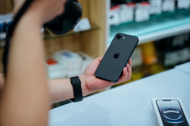 Apple has just released a security vulnerability patch update for its devices. Photo: Loan Tran