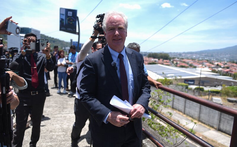 US Senator Van Hollen visited El Savador on April 16, 2025. Photo: AFP