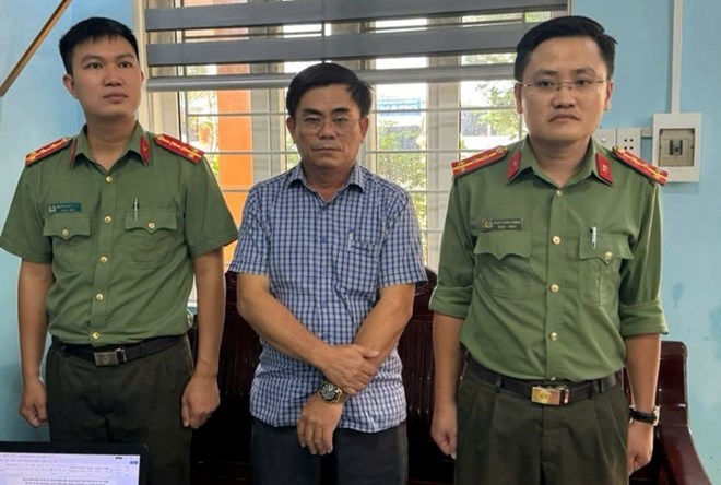 Nguyen Viet Son (Head of the Le Thuy District Public Works Management Board) was prosecuted by Quang Binh Police for his involvement in Cong Minh Green Tree Company. Mr. Son has just been disciplined by being expelled from the Party. Photo: Quang Binh Police