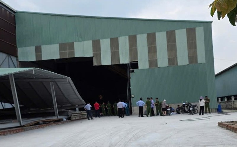 The scene of the accident where the factory floor collapsed, killing 2 people. Photo: Provided by readers