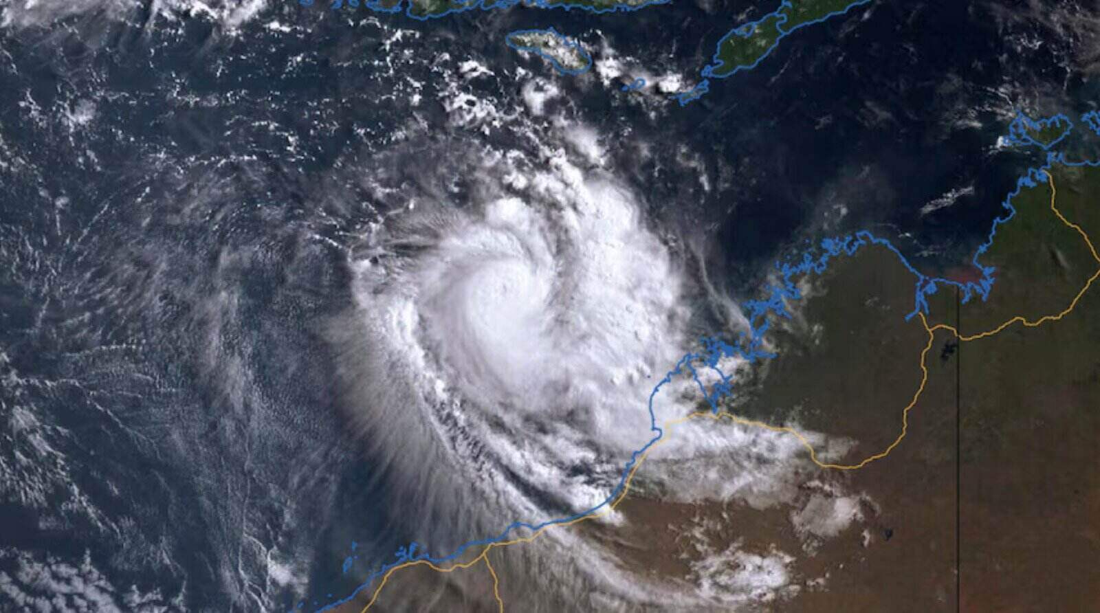 El huracan Errol se intensifico a nivel 4 en la noche del 16 de abril. Imagen de la agencia meteorologica australiana