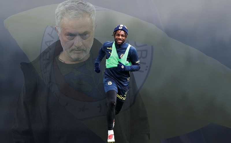 Player Allan Saint-Maximin and coach Jose Mourinho have a conflict over his weight problem. Graphics: Le Vinh