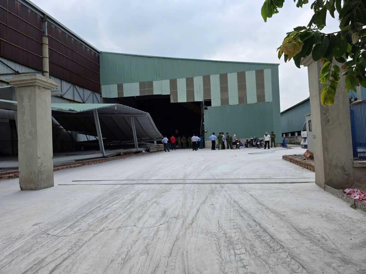 La escena del derrumbe del piso de la fabrica. Imagen: Usted esta leyendo el suministro