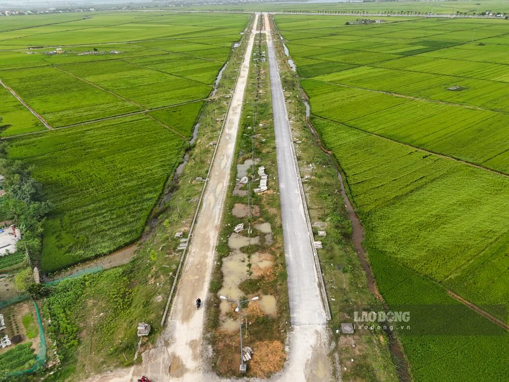 Khoi cong tu thang 8.2018 voi ke hoach hoan thanh sau 3 nam, nhung den nay du an duong cho Mai – Tan My (nam tren dia ban quan Thuan Hoa, TP Hue) van chua hoan thanh, du an lien tuc bi gia han do vi pham tien do cua nha thau. 