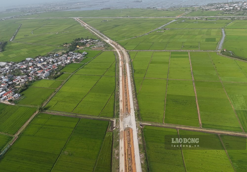 Ngan sach Trung uong giam tu 190 ti dong xuong con hon 171 ti dong do bi huy von nam 2023, phan con lai do ngan sach thanh pho dam bao. Ban QLDA cung kien nghi keo dai thoi gian thuc hien den ngay 31.12.2025, la thoi diem nghiem thu, ban giao dua cong trinh vao su dung.