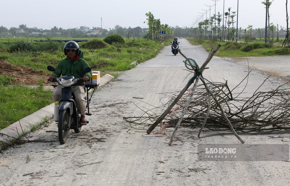 Goi thau so 11 do Cong ty TNHH Xay dung Dong Tam thuc hien, gom phan xay lap tren tuyen dai 2,2km, voi gia tri hop dong hon 58 ti dong. Den 31.12.2023 da giai ngan 52,8 ti dong (dat 92,48%), cong trinh co ban hoan thanh, con gan 4,3 ti dong chua thanh toan. 