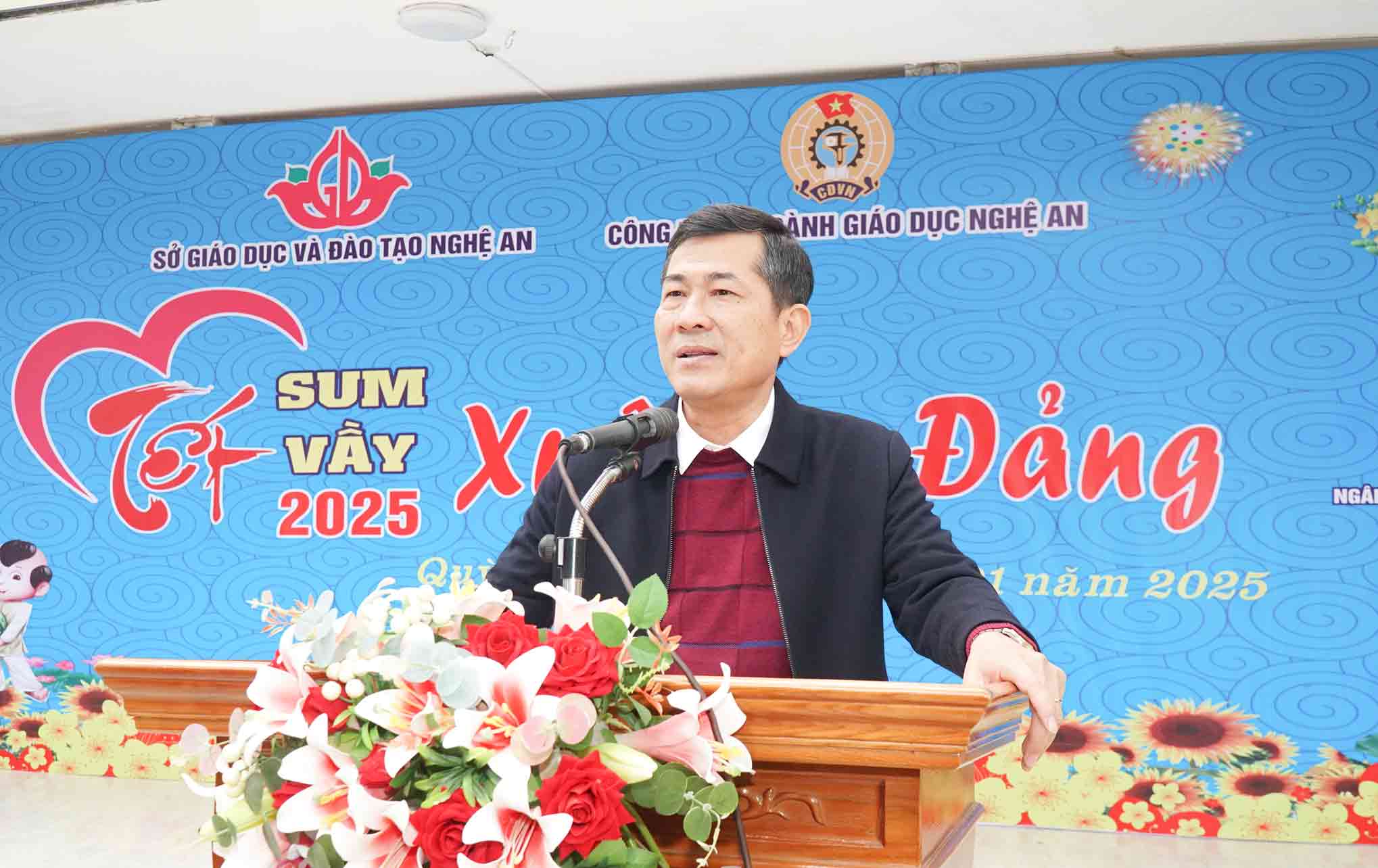 El director del Departamento de Educacion y Capacitacion de la provincia de Nghe An, Thai Van Thanh, dijo que en toda la provincia hay 1.500 maestros sin contratar. Imagen de la pagina