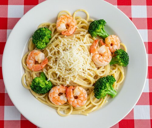 creamy pasta with shrimp and broccoli is a delicious, nutritious dish and very easy to make. Photo: Quoc Chung