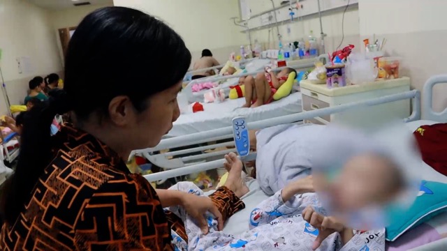 Pediatric cancer patients need to ensure good nutrition. Photo: NGUYEN LY