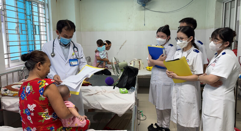 Vinh Long respiratory and digestive diseases increased by more than 15%. Photo: Hoang Loc