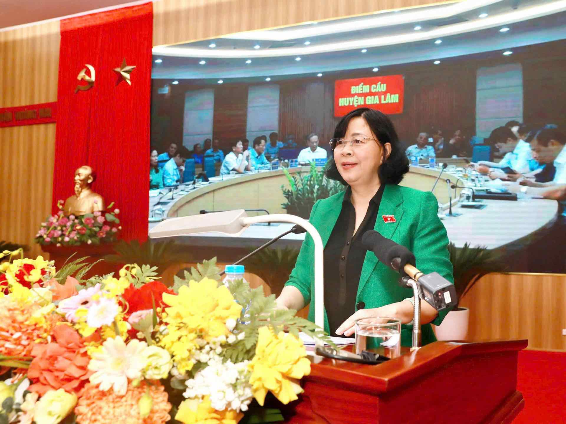 Secretary of the Hanoi Party Committee Bui Thi Minh Hoai talks about organizing a two-level government and arranging commune-level administrative units. Photo: Viet Thanh
