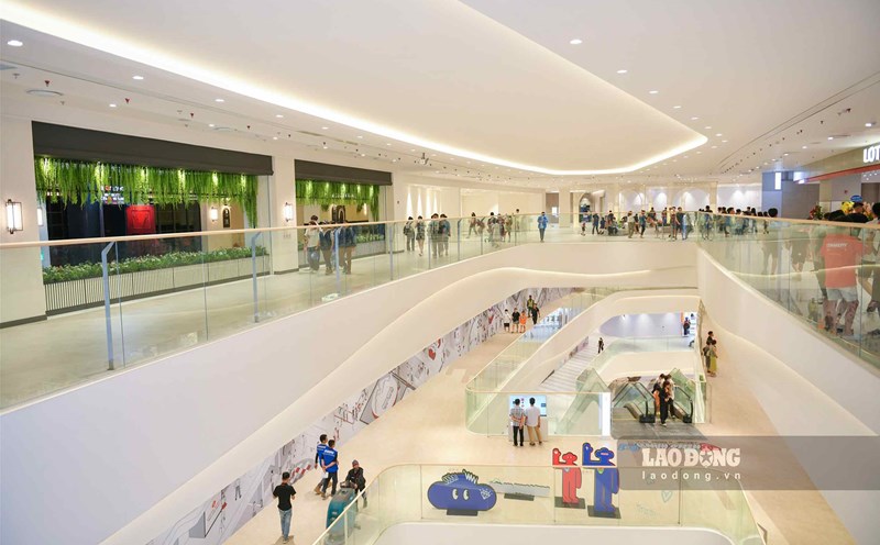 Retail real estate rental prices in the central area of Hanoi recorded a strong increase of 37% year-on-year, reaching 4.5 million VND/m2/month. Photo: To The