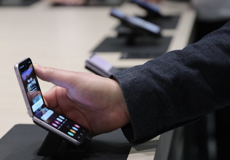 Android phones from other manufacturers besides Google and Samsung can now use two new AI features. Photo: Xinhua