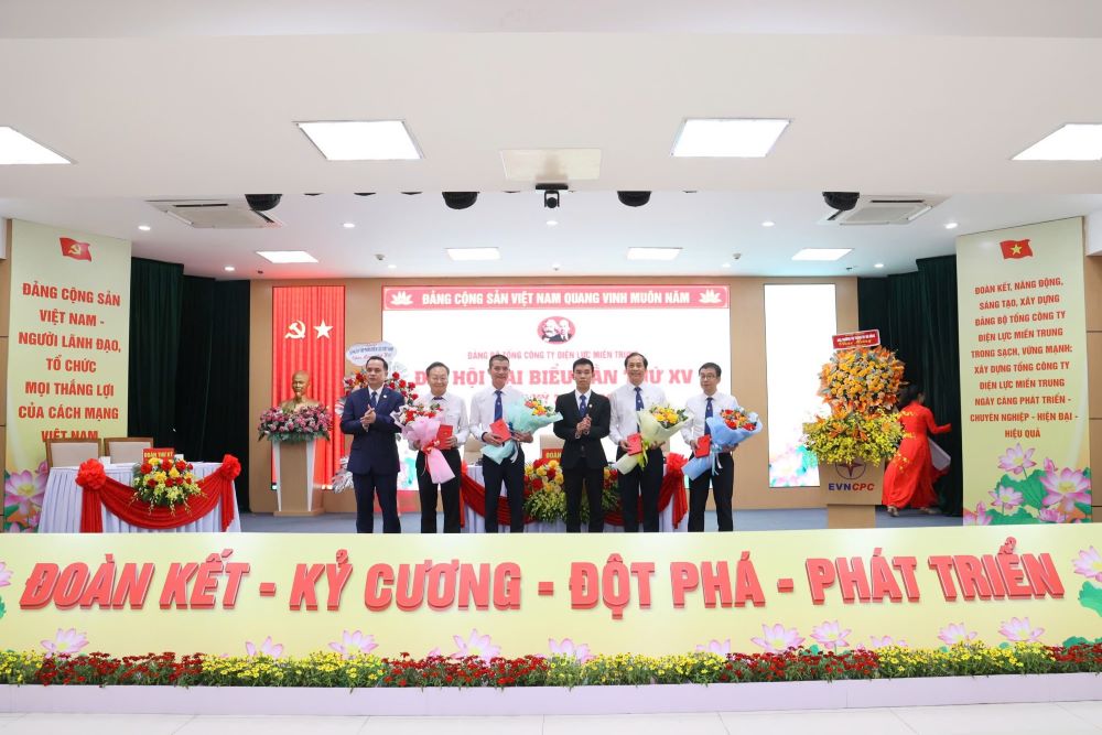 La Central Electricity Corporation organizo la XVI Asamblea del Partido del Ministerio. Imagen de la EVNCPC