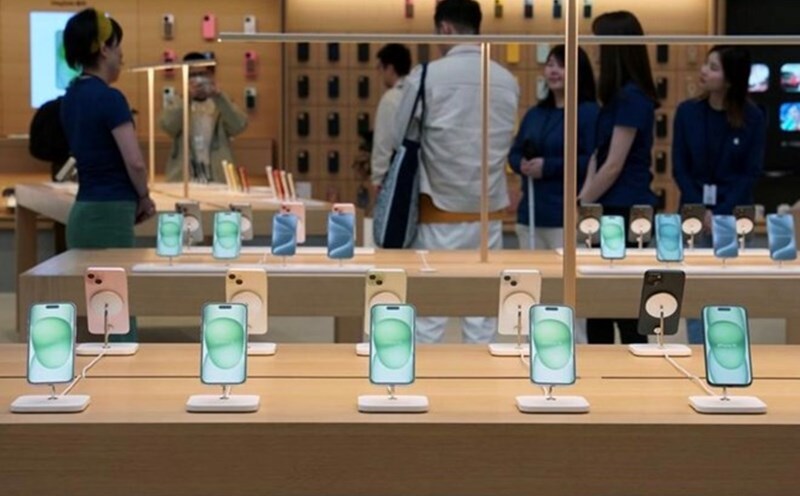 Apple accelerates iPhone and iPad production in the second quarter. Photo: Xinhua