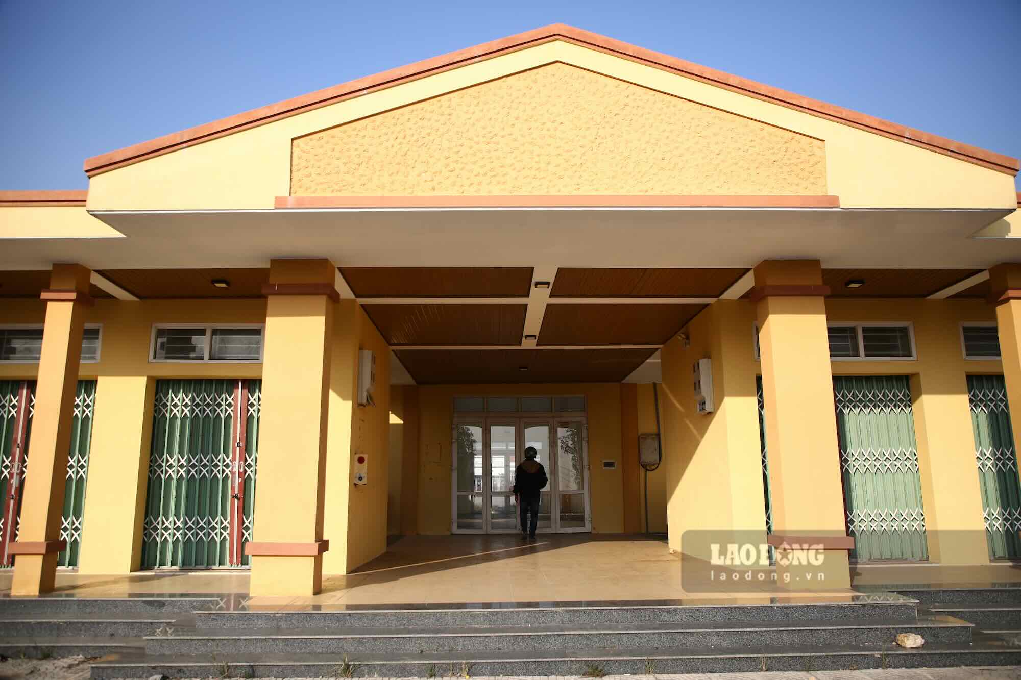 The Vinh Son village resettlement market has been abandoned for many years. Photo: Cong Sang