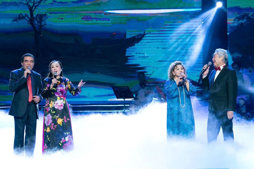 Artist couples Trung Duc - Thu Hien (left) and Thanh Hoa - Quang Tho. Photo: Provided by the organizing committee