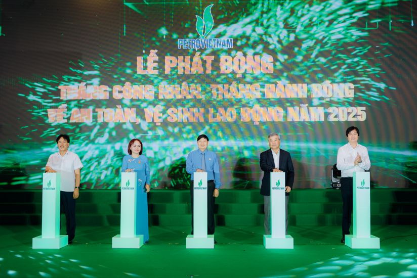 La ceremonia de lanzamiento del Mes de Trabajadores, el Mes de Accion sobre Seguridad e Higiene Laboral organizado por el Sindicato de Petroleo y Gas de Vietnam. Imagen: El templo