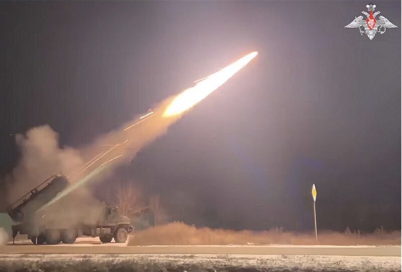 El cohete TOS-2 "Tosochka" ruso. Imagen: Ministerio de Defensa de Rusia