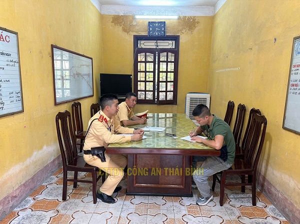 La policia castiga a los infractores de trafico. Imagen: Seguridad Publica