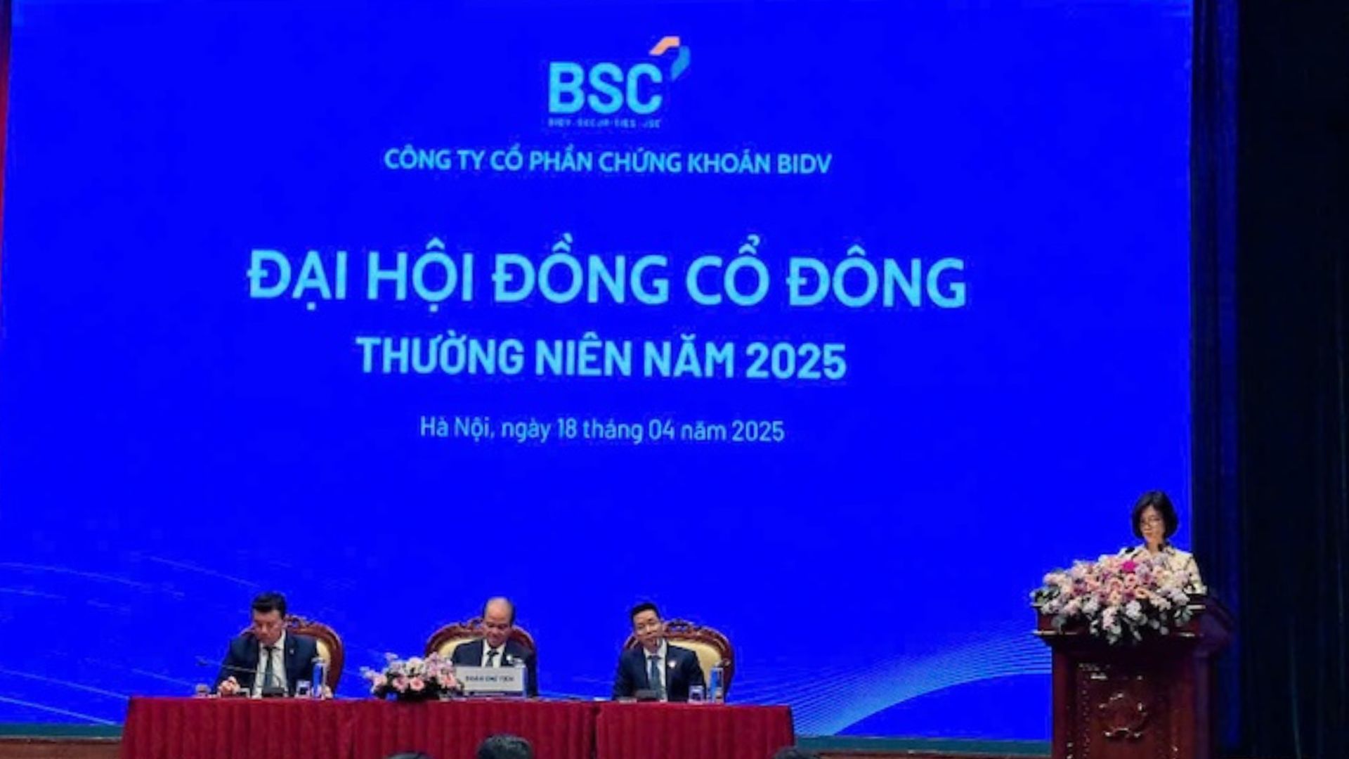 En la reunion anual que tuvo lugar a las 18:00 horas, el lider de BSC afirmo que la compañia estaba preparada y lista para recibir la ola de mejoras. Imagen de la ciudad de Seonggiang
