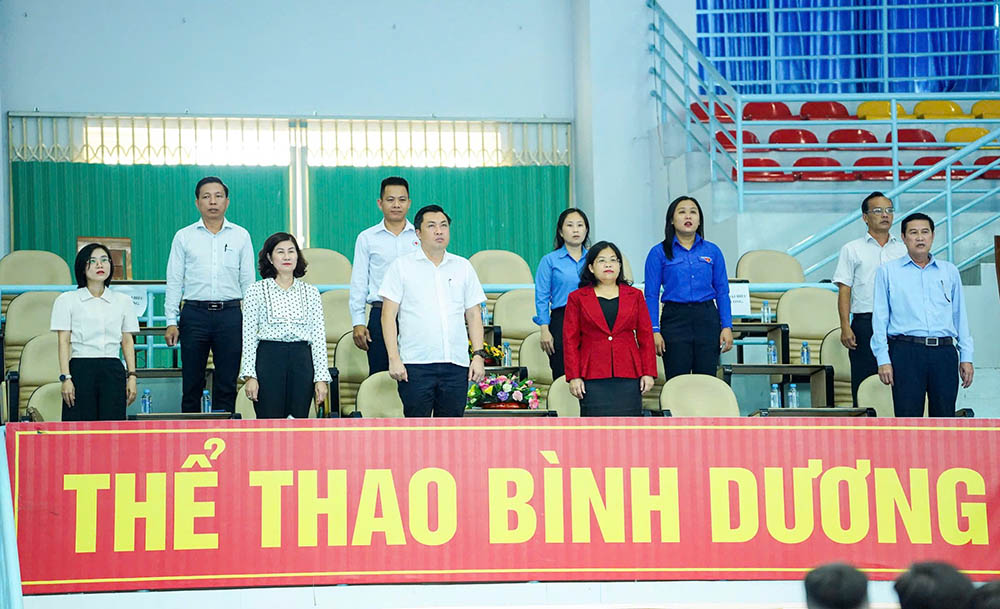 Cac dai bieu tham du le khai mac. Anh: So VHTTDL Binh Duong