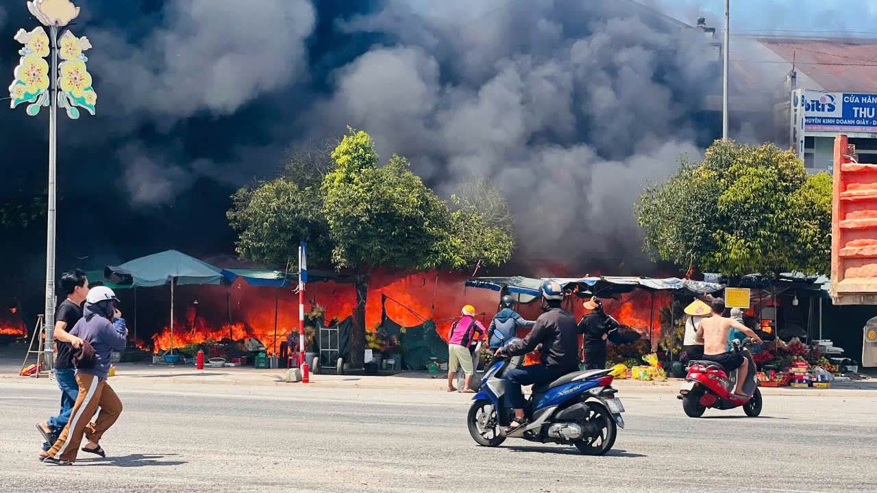 La escena del incendio en el mercado de An Lu. Imagen de Q. An.